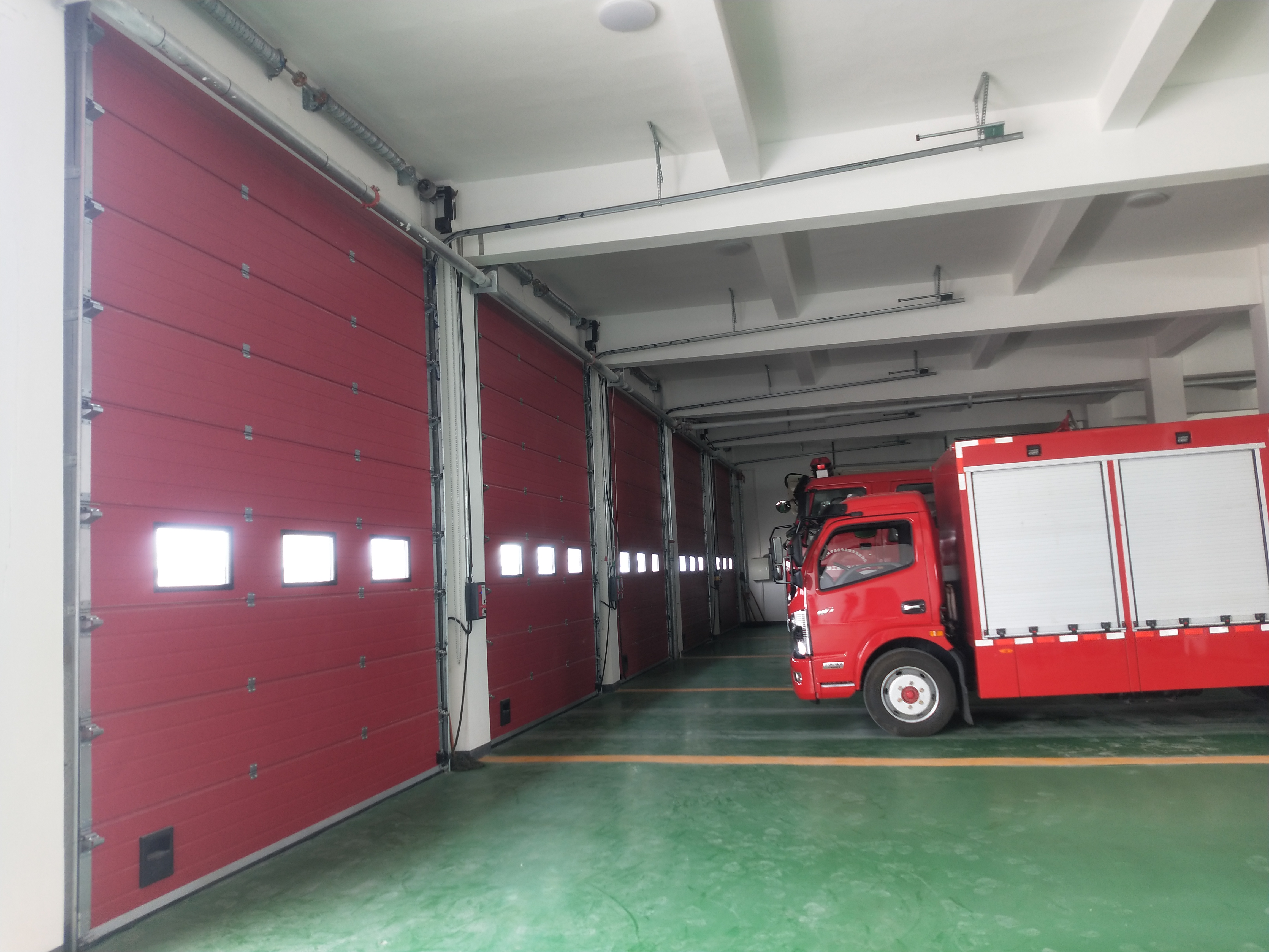 消防大隊(duì)車(chē)庫(kù)門(mén)如何實(shí)現(xiàn)遠(yuǎn)程控制？
